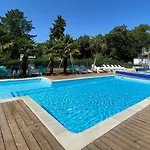 Zecamping 3 Etoiles - Piscine Chauffee Et Club Enfant 营地