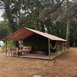 Zecamping 3 Etoiles - Piscine Chauffee Et Club Enfant 营地