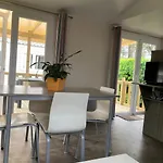 Zecamping 3 Etoiles - Piscine Chauffee Et Club Enfant 营地