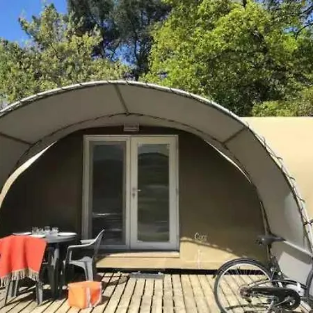 3 Etoiles - Piscine - Eebebg