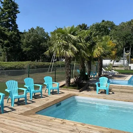 Zecamping 3 Etoiles - Piscine Chauffee Et Club Enfant 营地