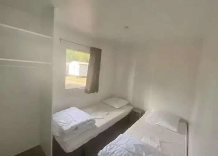 3 étoiles - Piscine - Eebebg *