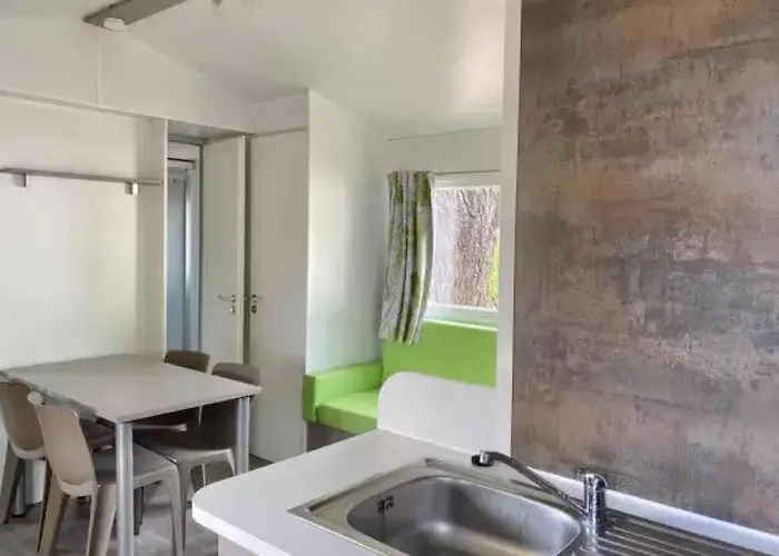 Camping 3 étoiles - Piscine - Eebebg *