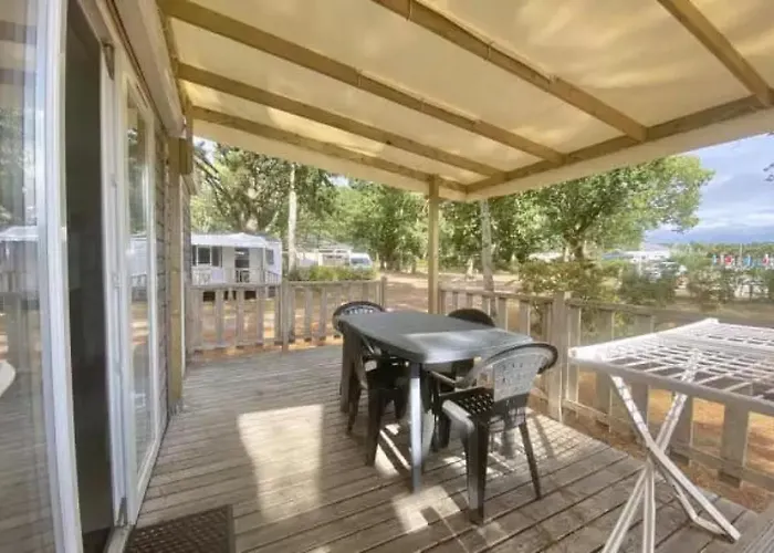 Camping 3 étoiles - Piscine - Eebebg *