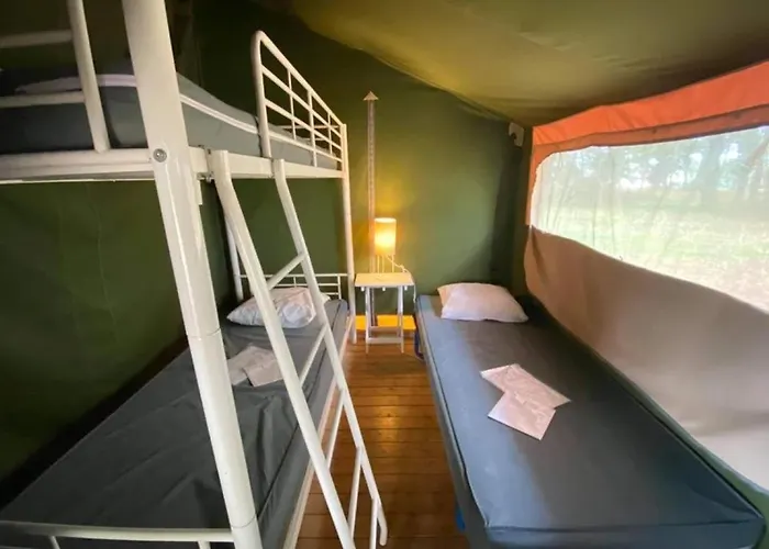 Camping 3 étoiles - Piscine - Eebebg