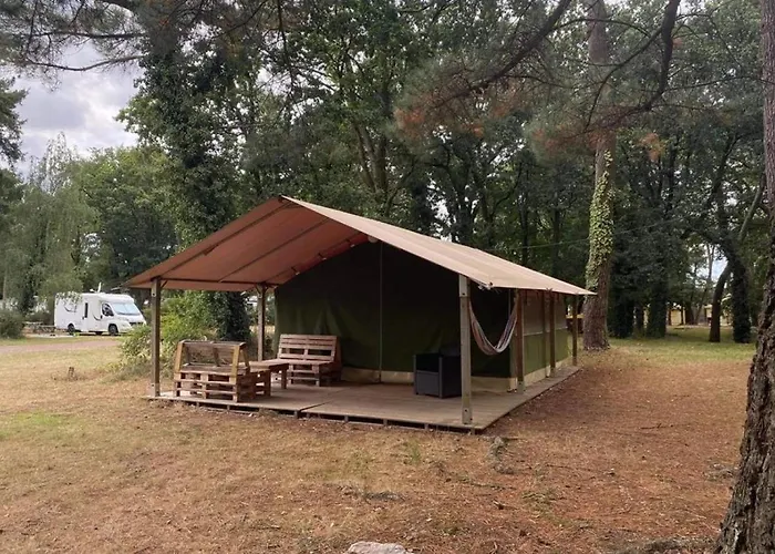 3 étoiles - Piscine - Eebebg Camping